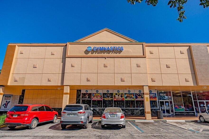 More Photos Of 6702-6900 N University Dr, Tamarac Unknown For Lease