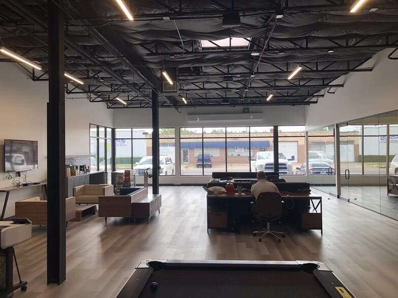 More Photos Of 3927 Main St, Dallas Office For Lease