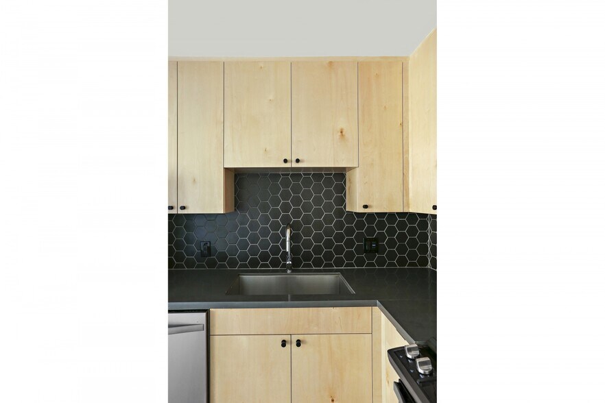 More Photos Of 146 N Vendome St, Los Angeles Apartments For Sale