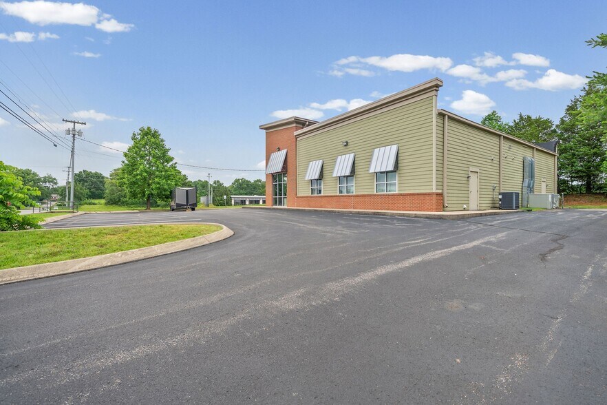 More Photos Of 2231 Stokes Rd, Clarksville Storefront Retail Office For Lease