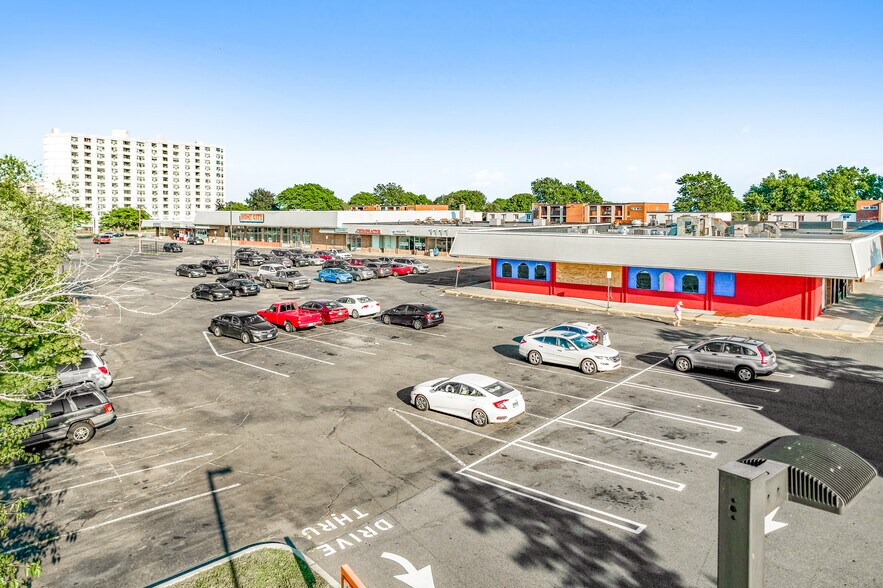 More Photos Of 200-250 Captain Thomas Blvd, West Haven Storefront For Sale