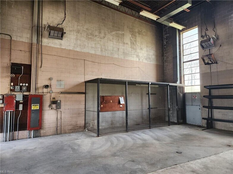 More Photos Of 2055 Greif Rd, Zanesville Warehouse For Lease