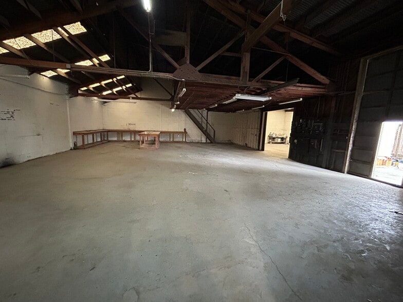 More Photos Of 227 Commission St, Salinas Showroom For Sale