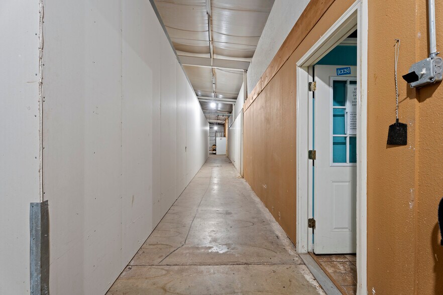 More Photos Of 57530 E Highway 59, Fairland Manufacturing For Sale