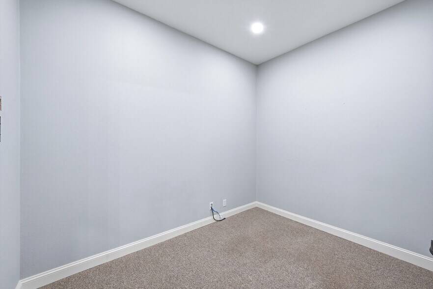 More Photos Of 1801 Franklin Ave, Waco Flex For Sale