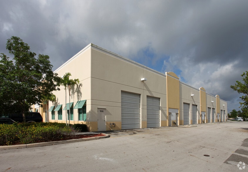 More Photos Of 1901-1939 Banks Rd, Margate Warehouse For Lease