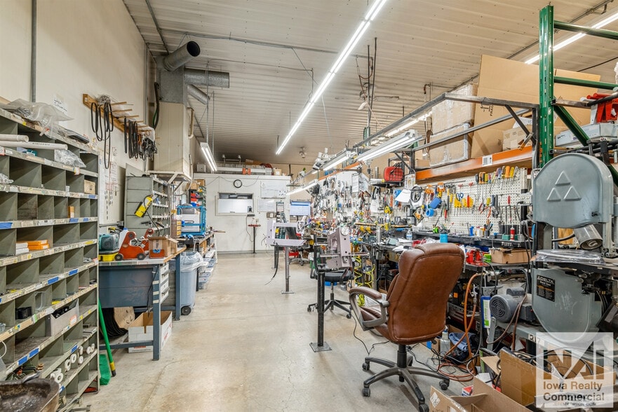 More Photos Of 1105 Hawkeye Dr, Hiawatha Industrial For Lease