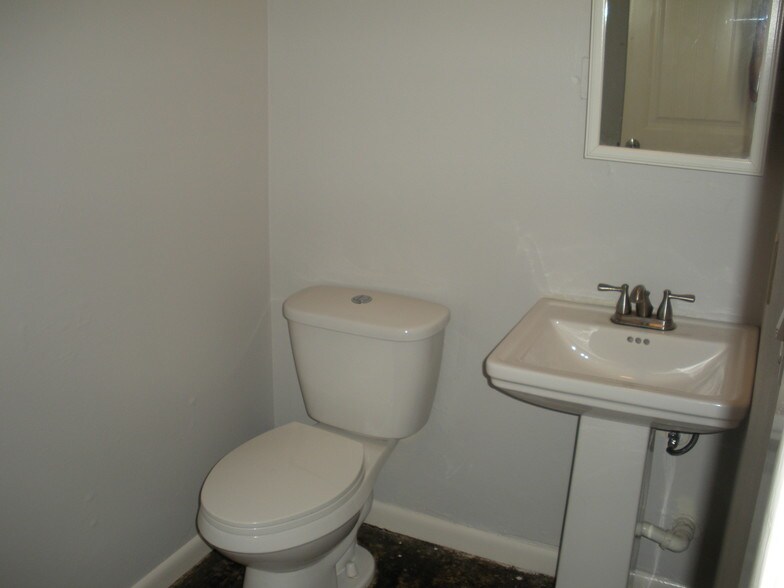 More Photos Of 5340 Prudence Dr, Houston Warehouse For Lease