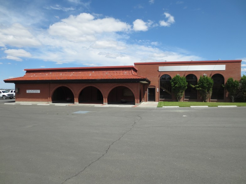 Primary Photo Of 934 E Wheeler Rd, Moses Lake Showroom For Sale