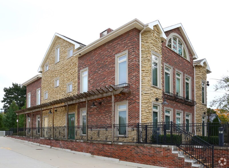 More Photos Of 10 S Linden Ave, Palatine Schools For Lease