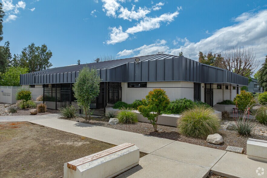 More Photos Of 3941 San Dimas St, Bakersfield Medical For Sale