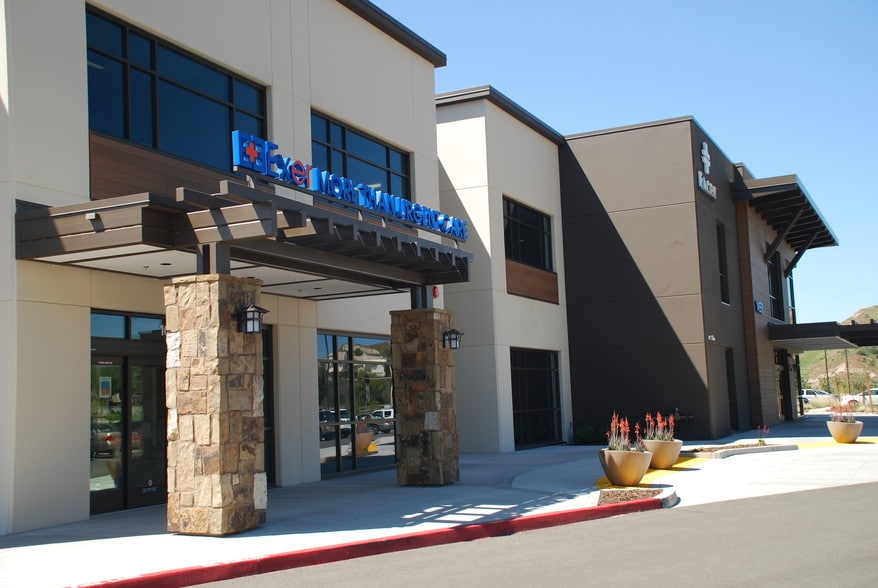 More Photos Of 14550 W Soledad Canyon Rd, Santa Clarita Storefront Retail Office For Lease