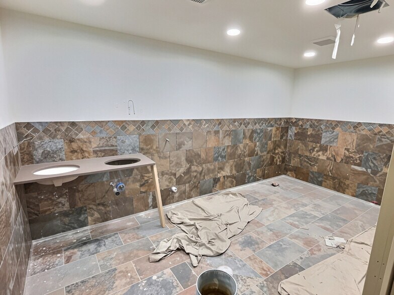 More Photos Of 2877 E 2nd St, Casper Service Station For Sale