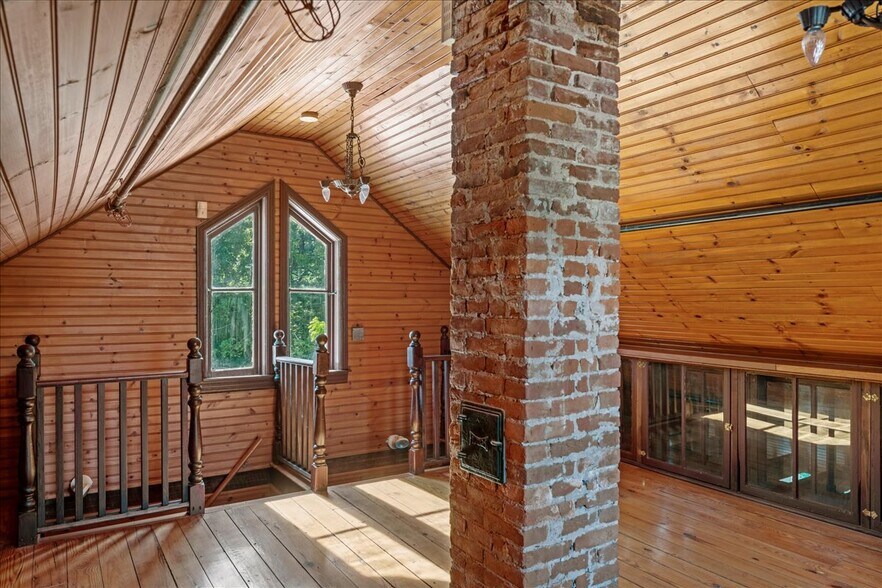 More Photos Of 159 N Sycamore St, Newtown Office For Lease