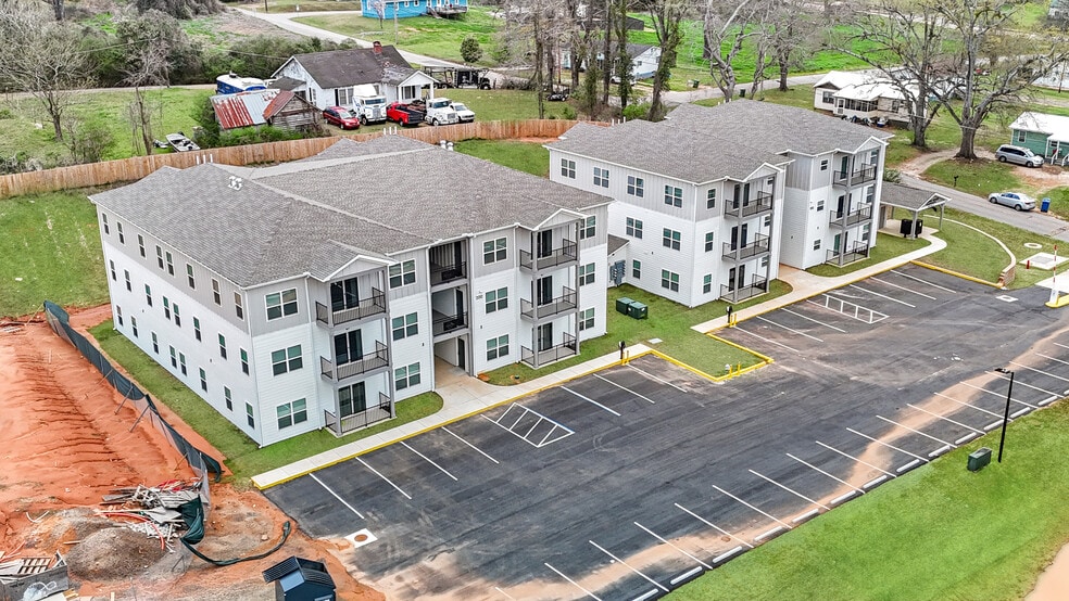 More Photos Of 300 Elm St, Hogansville Apartments For Sale