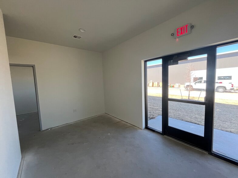 More Photos Of 616 NW 125th st, Oklahoma City Warehouse For Lease