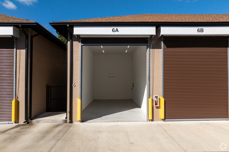 More Photos Of 1245 Canal St, New Smyrna Beach Self Storage For Lease
