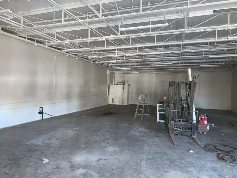More Photos Of 201 Eagle Dr, Denton Storefront Retail Office For Sale