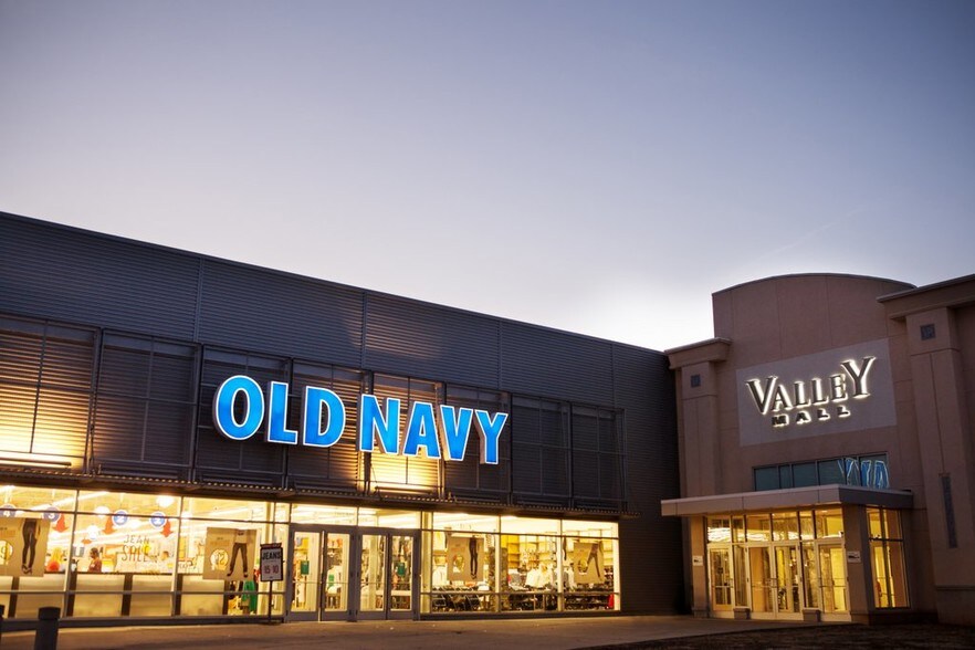 More Photos Of 1925 E Market St, Harrisonburg General Retail For Lease