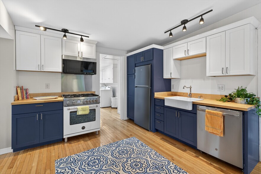 More Photos Of 1310 Ellsworth St, Bellingham Multifamily For Sale