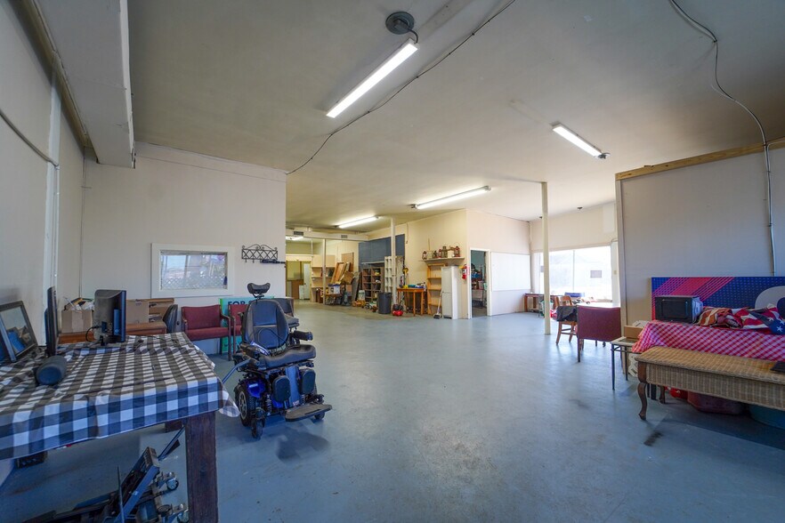 More Photos Of 802 North St, Victoria General Retail For Sale