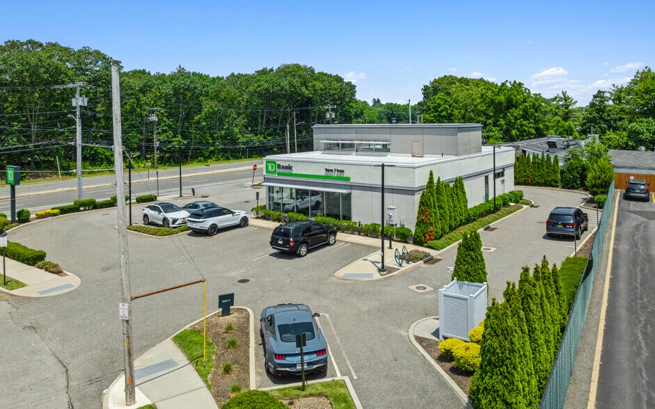 More Photos Of 391 Jericho Tpke, Jericho Bank For Lease