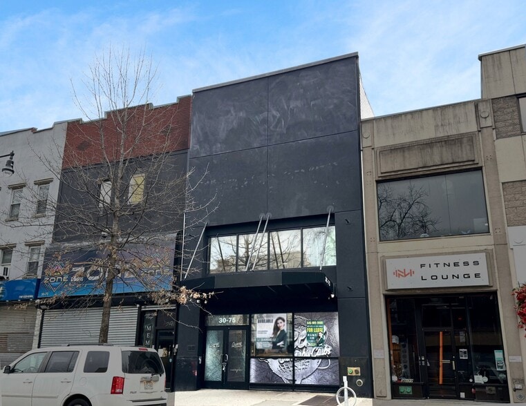 More Photos Of 30-75 Steinway St, Astoria Bank For Sale