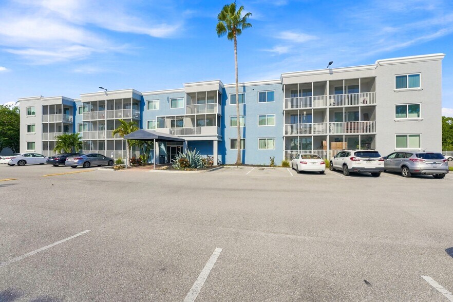 More Photos Of 2725 Coconut Bay Ln, Sarasota Apartments For Sale