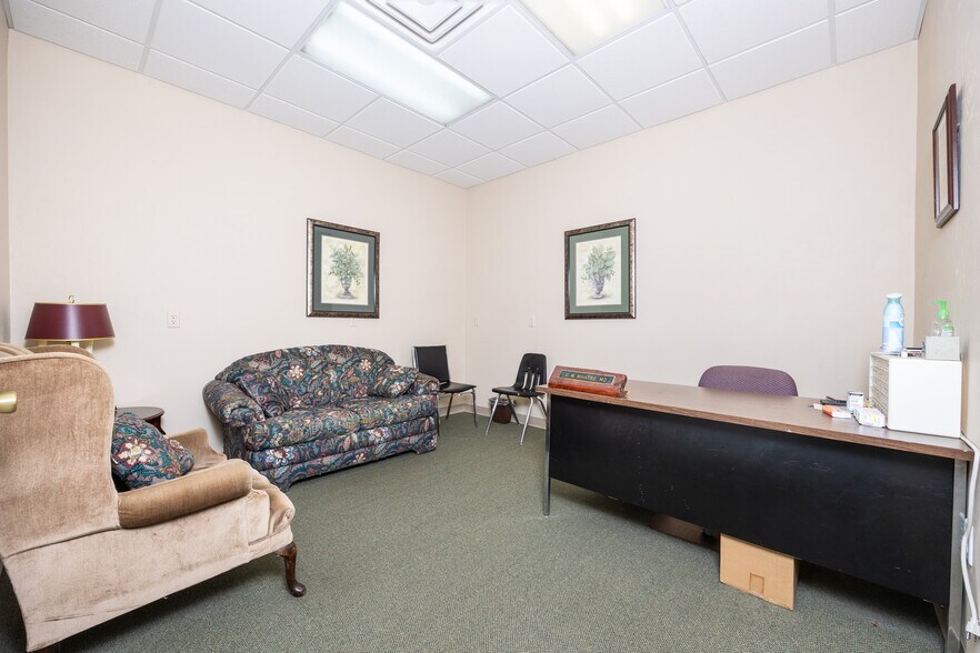 More Photos Of 165 SW Vision Gln, Lake City Office For Sale