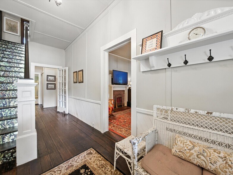 More Photos Of 221 N Main St, Clover Hospitality For Sale