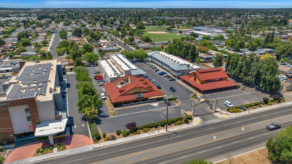 Primary Photo Of 1458-1468 Clovis Ave, Clovis Unknown For Lease