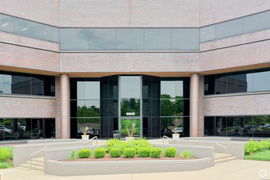 More Photos Of 10845 Olive Blvd, Creve Coeur Office For Lease