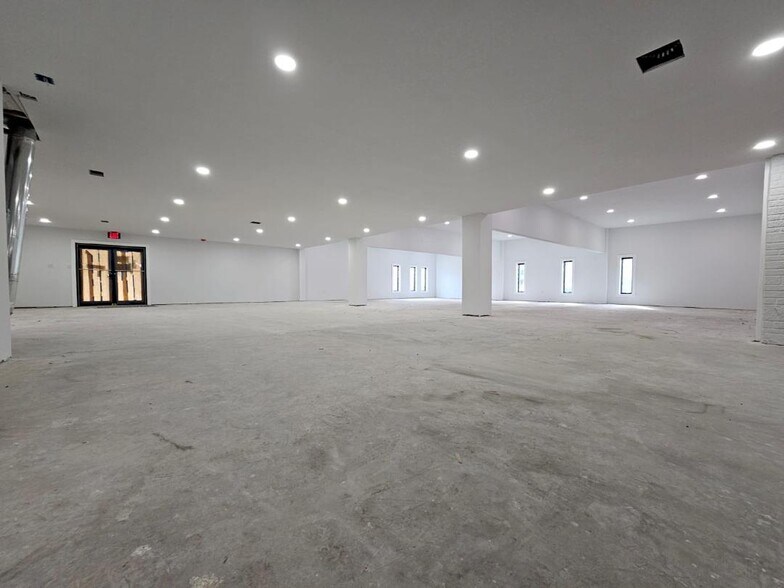 More Photos Of 1940 7th Ave S, Saint Petersburg Medical For Sale
