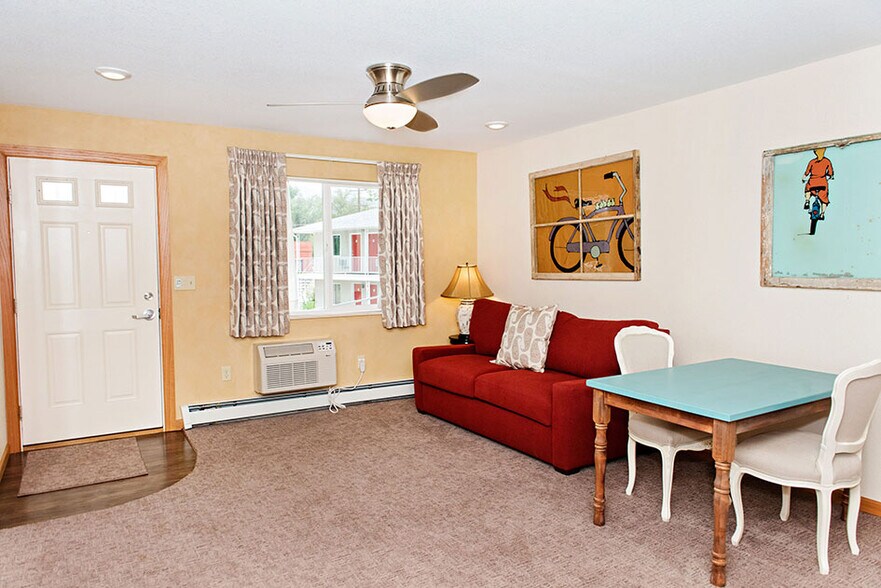 More Photos Of 56 El Paso Blvd, Manitou Springs Hotel For Sale