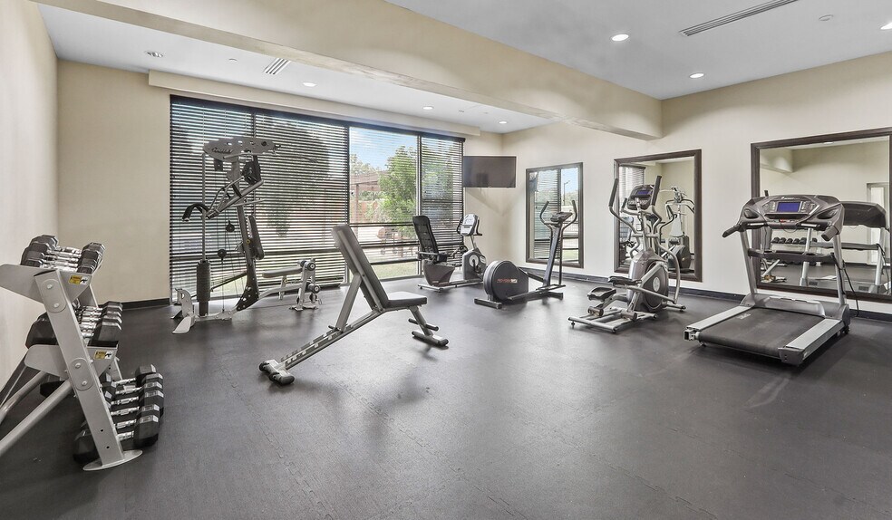 More Photos Of 203 E Highway 90, Luling Hotel For Sale