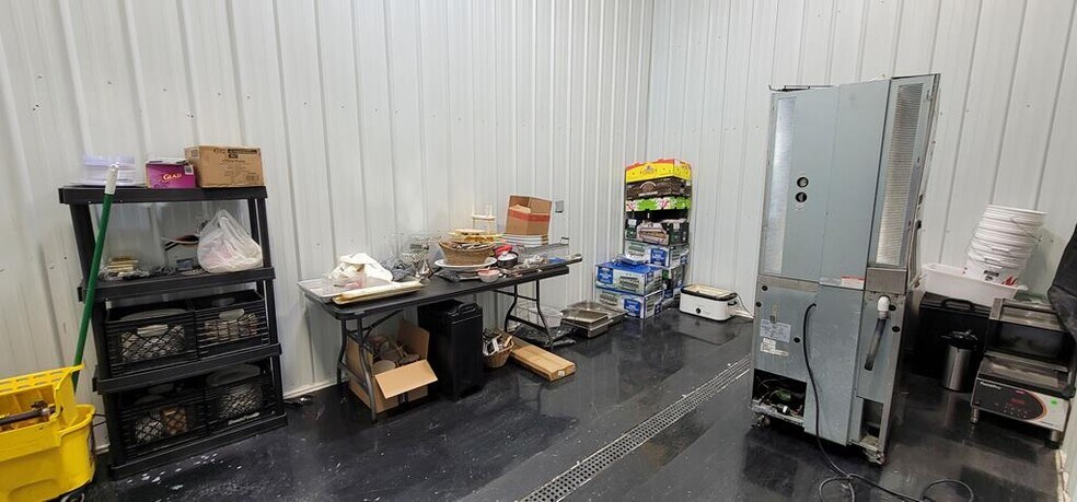 More Photos Of 218 N Main St, Beaver Dam General Retail For Sale