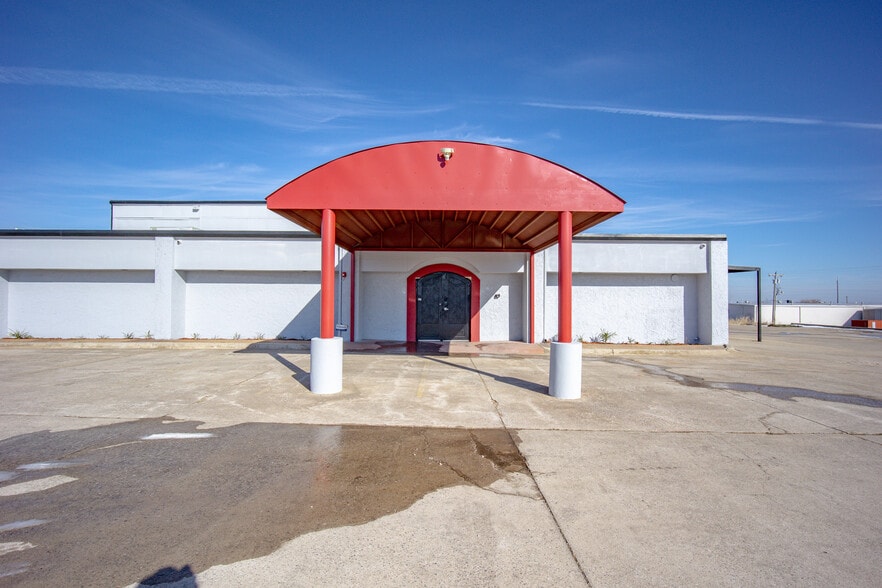 More Photos Of 6825 W Wilshire Blvd, Oklahoma City Theater Concert Hall For Sale