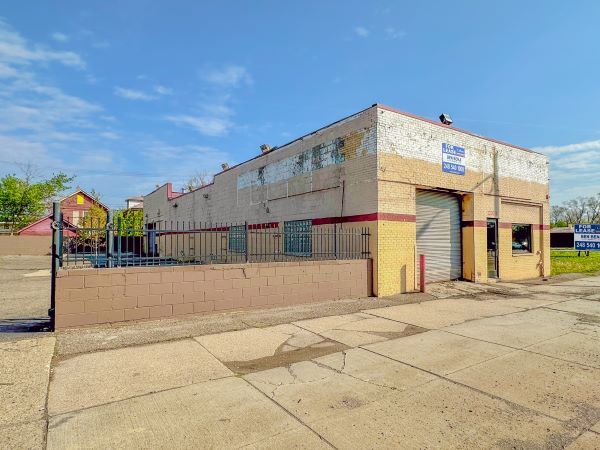 Primary Photo Of 2232 W Davison, Detroit Auto Repair For Lease