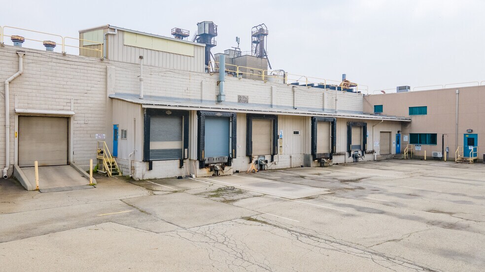 More Photos Of 251 W Wylie Ave, Washington Warehouse For Lease