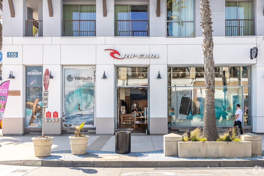 More Photos Of 120 - 180 5th St, Huntington Beach Storefront For Lease