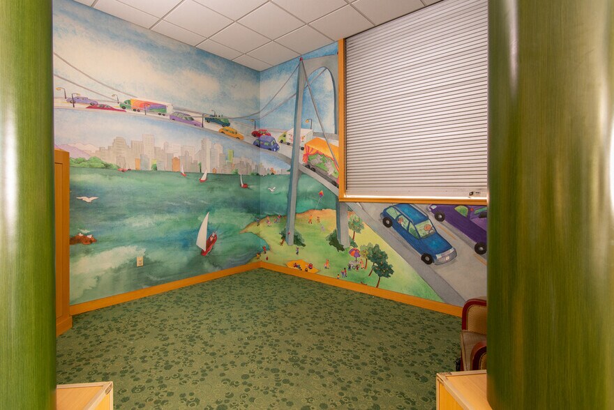 More Photos Of 451 W 14 Mile Rd, Madison Heights Freestanding For Sale