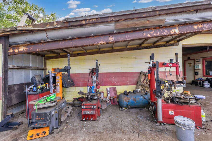 More Photos Of 205 Bomber Rd, Winter Haven Land For Lease
