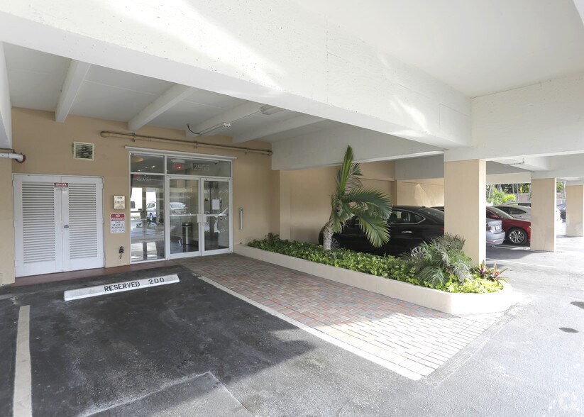 More Photos Of 12955 Biscayne Blvd, North Miami Office For Lease