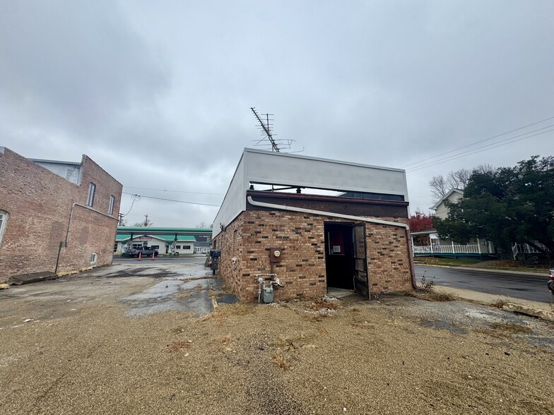 More Photos Of 126 Walnut St, Washington Freestanding For Sale