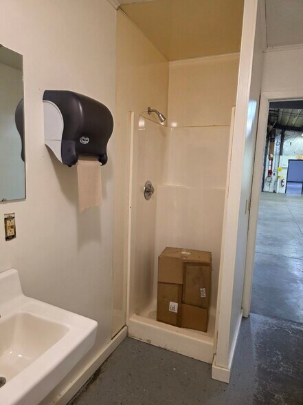 More Photos Of 1115 Commercial Ave, Reedsburg Service For Lease