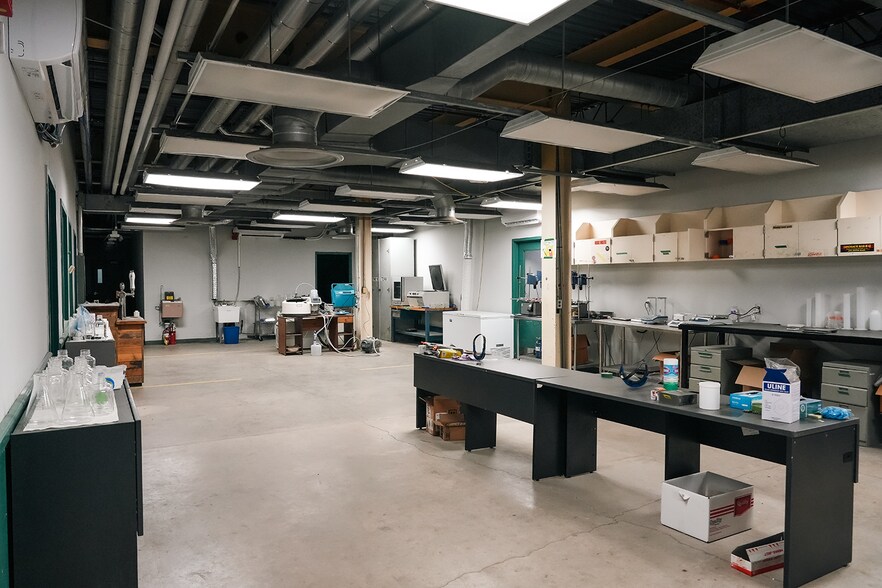 Primary Photo Of 3363 Davis Rd., Thorold Office For Lease