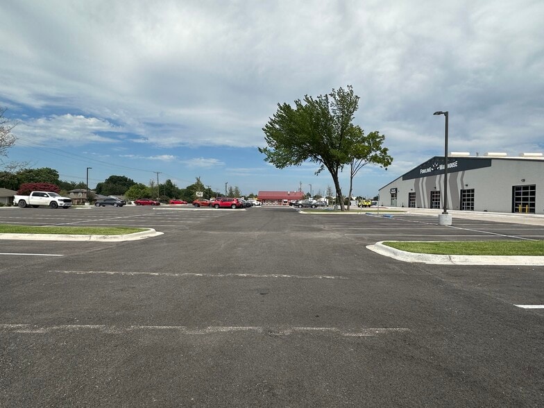 More Photos Of 1714 14th St, Plano Manufacturing For Lease