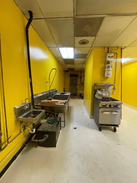 More Photos Of 1041 E Avenue J, Lancaster Unknown For Lease