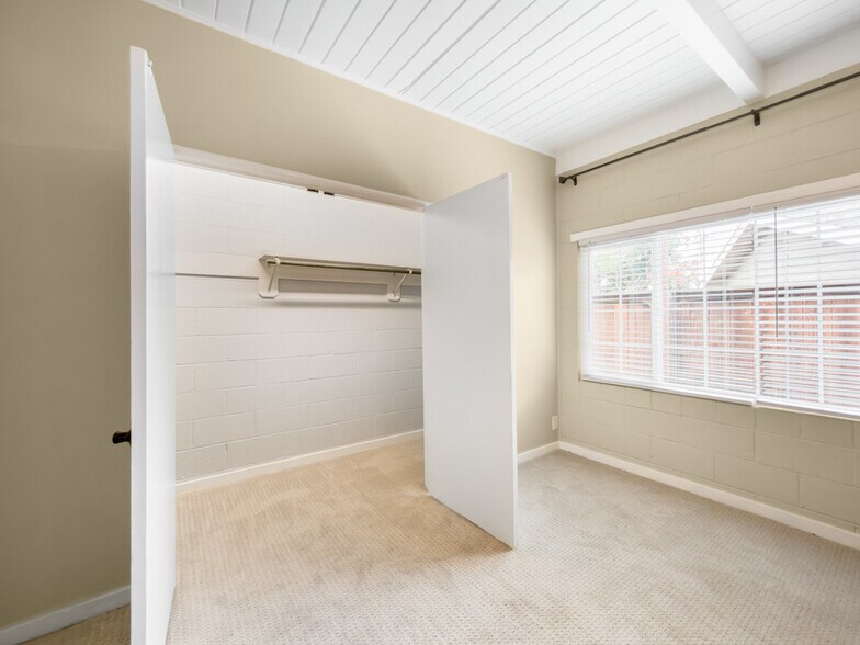 More Photos Of 5105-5107 MacDonald Ave, Richmond Apartments For Sale