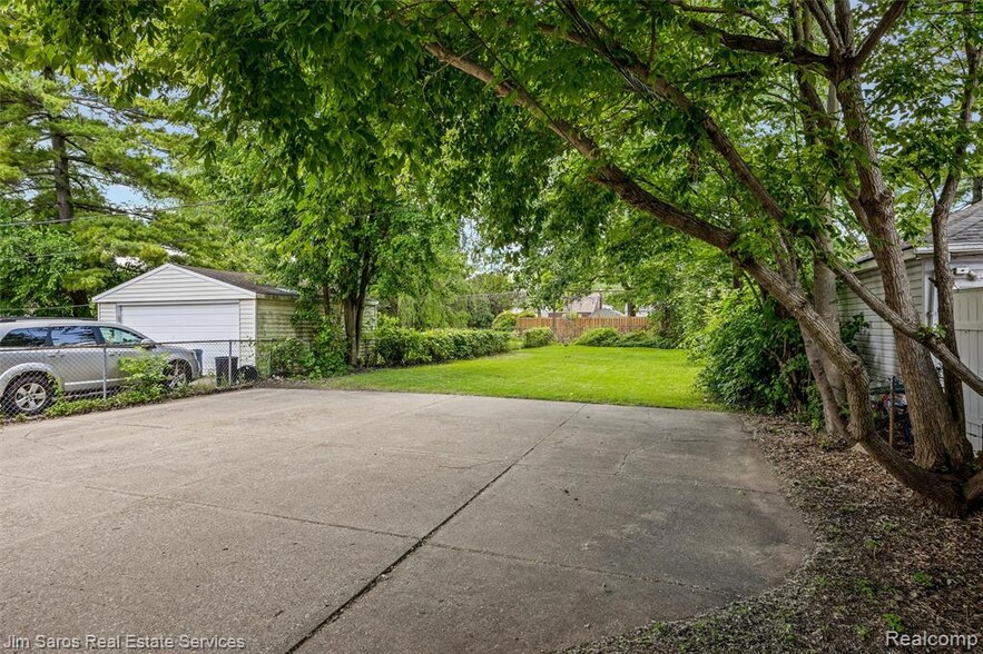 More Photos Of 22911 Hayes Ave, Eastpointe Multifamily For Sale